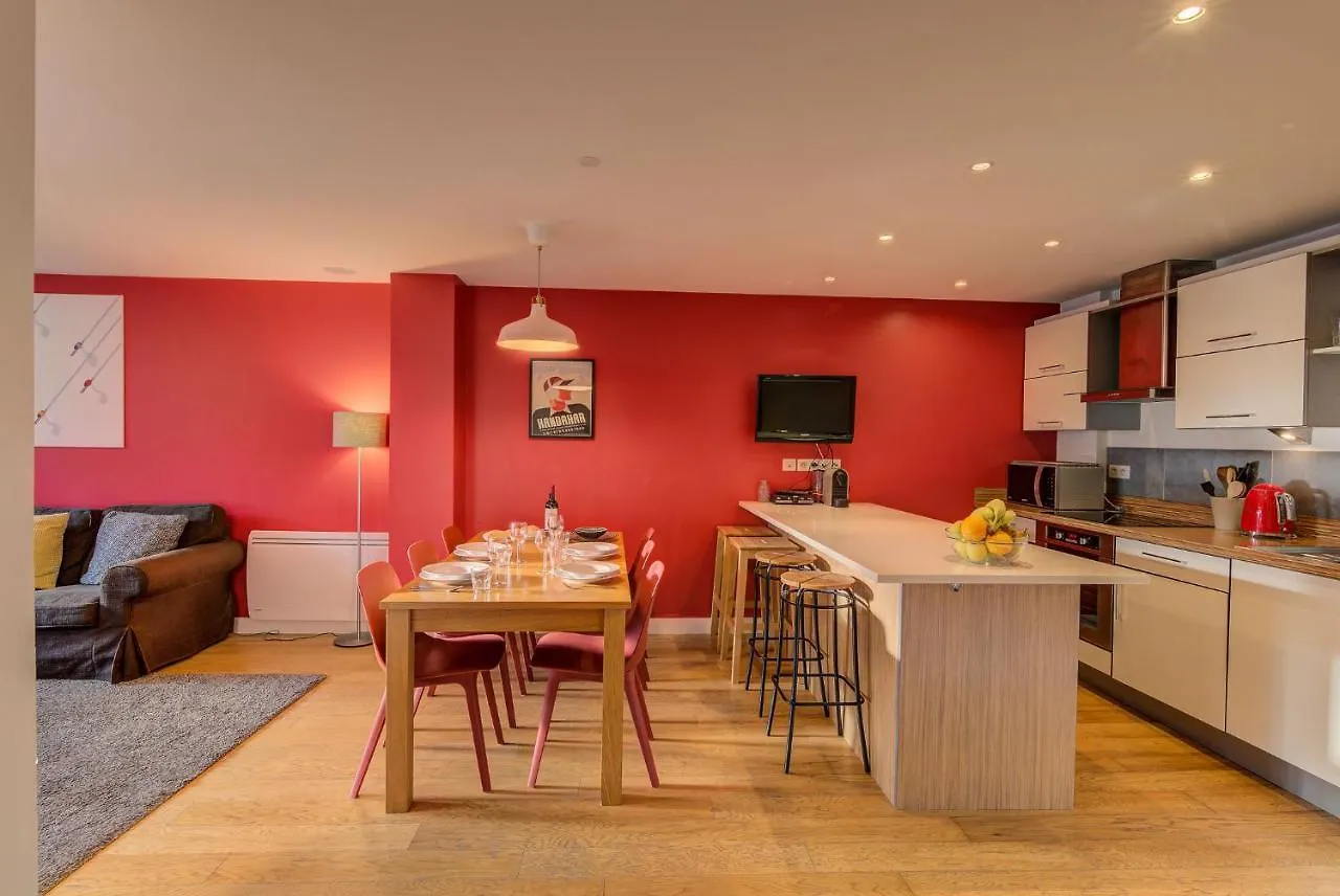 Biolay 2 - Alpes Travel - Central Chamonix - Sleeps 4-6