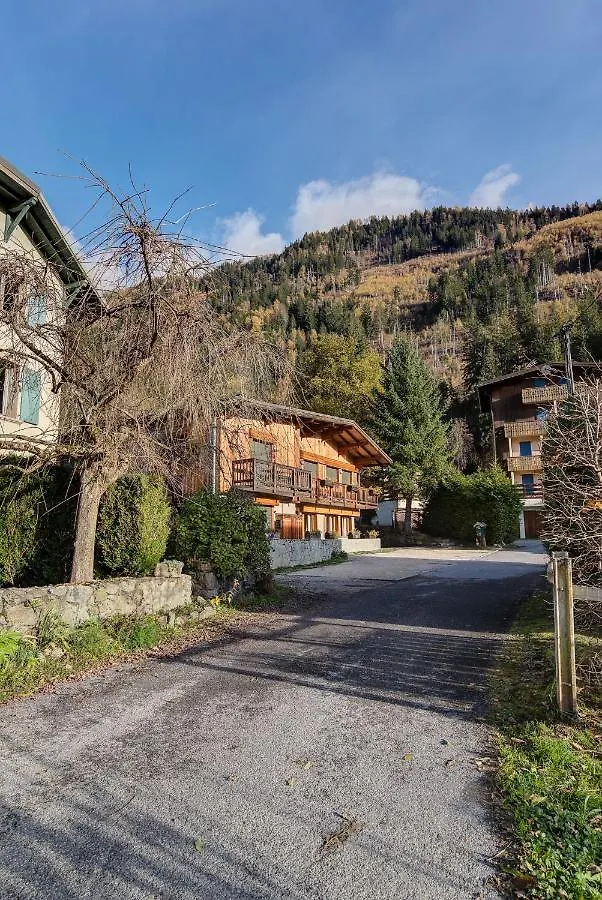 Biolay 2 - Alpes Travel - Central Chamonix - Sleeps 4-6 Apartment