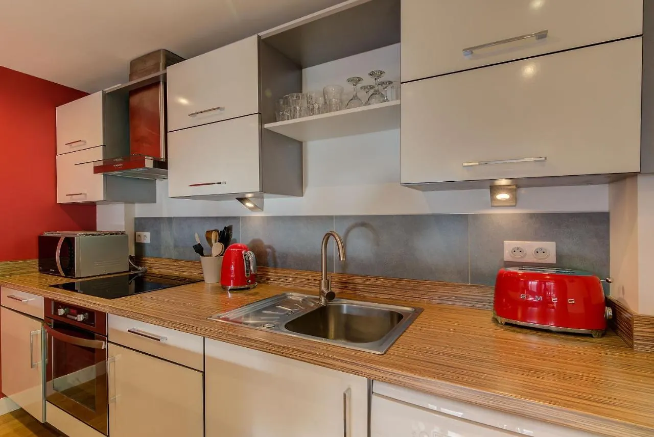 Biolay 2 - Alpes Travel - Central Chamonix - Sleeps 4-6 Apartment