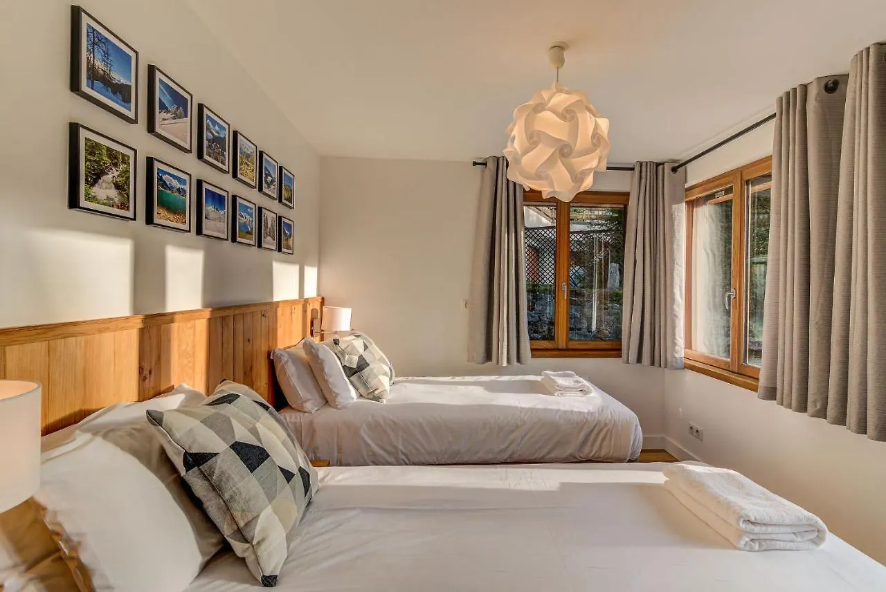 Apartment Biolay 2 - Alpes Travel - Central Chamonix - Sleeps 4-6 France