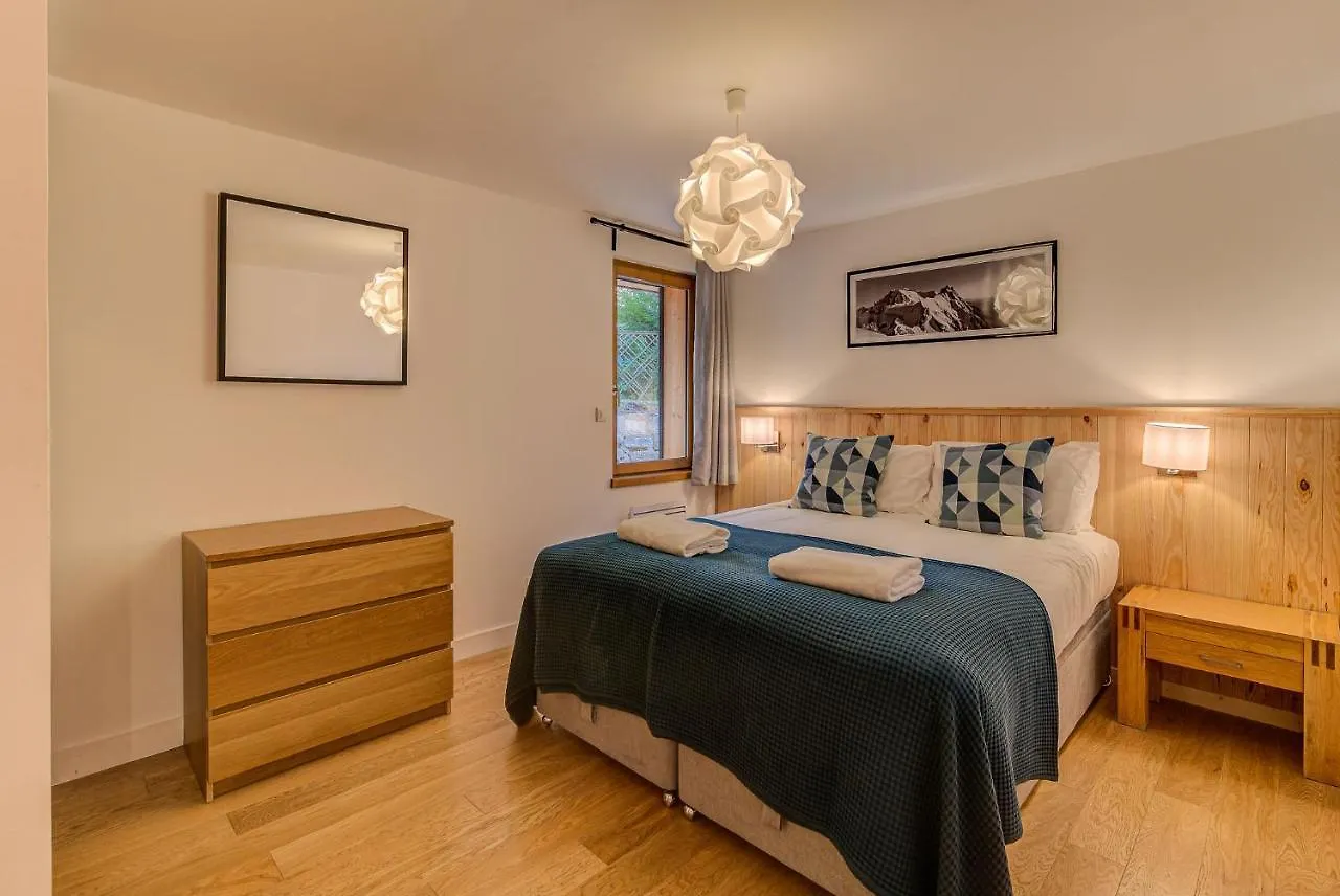 Biolay 2 - Alpes Travel - Central Chamonix - Sleeps 4-6 Apartment